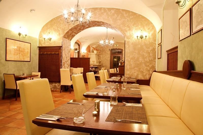 Hotel Zamek Berchtold Strancice Exterior photo