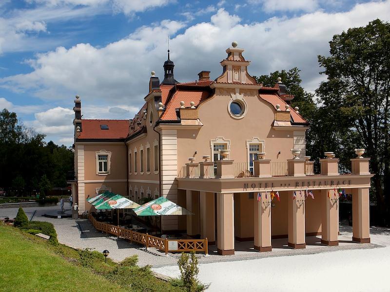 Hotel Zamek Berchtold Strancice Exterior photo