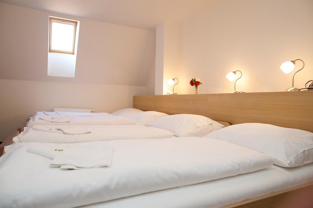 Hotel Zamek Berchtold Strancice Exterior photo