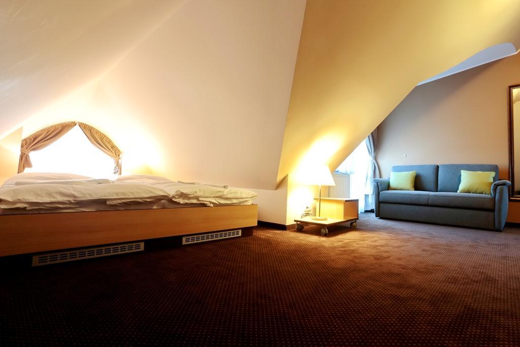 Hotel Zamek Berchtold Strancice Exterior photo