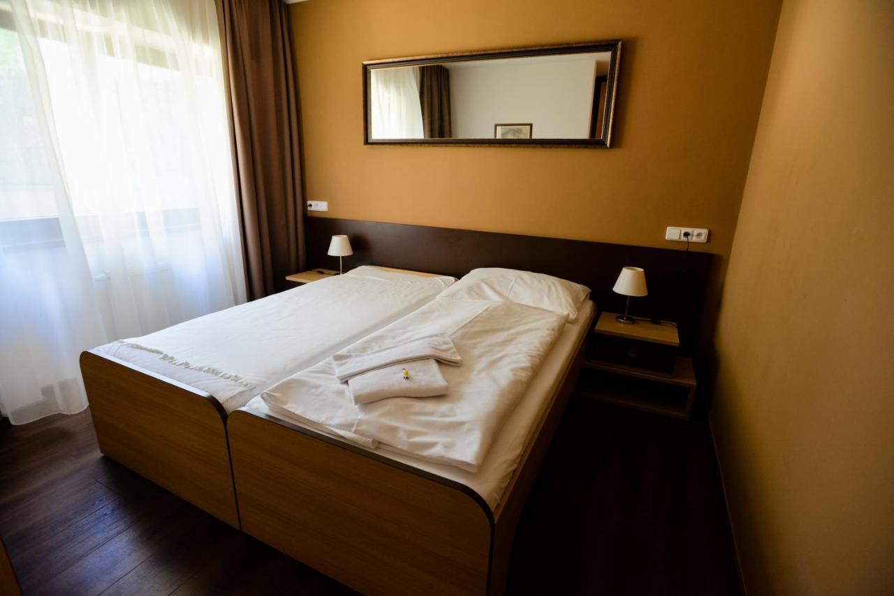 Hotel Zamek Berchtold Strancice Exterior photo